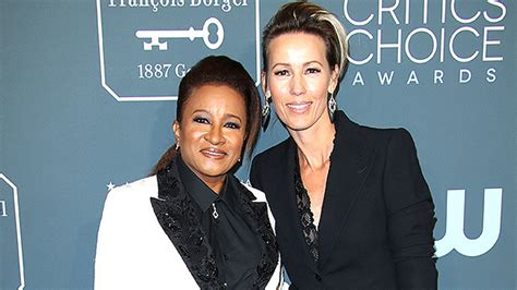 Wanda Sykes Wife Alex Sykes and Kids. ... Falling in love with a same-sex person is one thing, but revealing that to the conservative family and fans is a whole ...